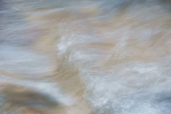 Perto Água Borrada Que Flui Rio Floresta — Fotografia de Stock