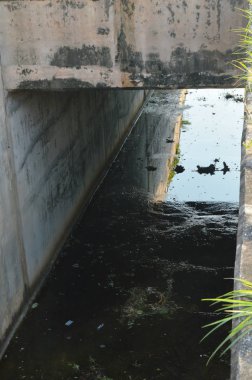 drenaj su için yol tünel boşaltır ve Wang Bon rezervuar Tayland sel korumak
