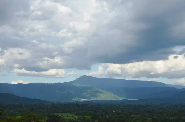 Paisagem Grama Campo Flores Soprando Vento Montanha Khao Lon Tailândia — Fotografia de Stock