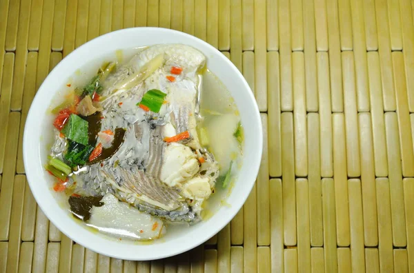 Picante Cozido Tilapia Peixe Sopa Tom Yum Tigela — Fotografia de Stock