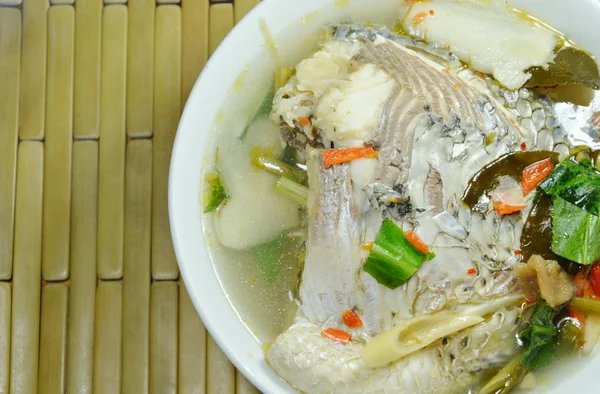 Piccante Bollito Tilapia Pesce Tom Yum Zuppa Sulla Ciotola — Foto Stock