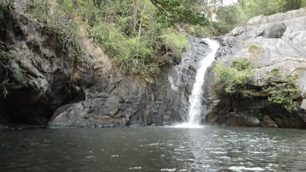 Großer Wasserfall Wald Bei Jetkod Pongkonsao Reiseziel Auf Thailand — Stockvideo