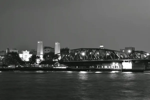 泰国曼谷 2018年12月29日 Phra Phuttha Yodfa 纪念桥古桥横穿 Cho Phraya 河连接人从另一边并且开发城市直到1932年 — 图库照片