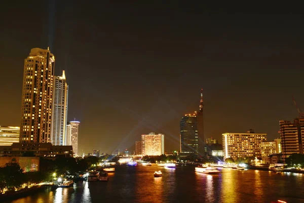 Épület Közelében Folyó Éjszaka Bangkok Thaiföld — Stock Fotó