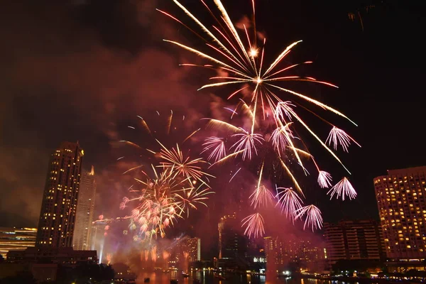 Nouvel Célébration Feux Artifice Sur Rivière Cho Phraya Thaïlande — Photo