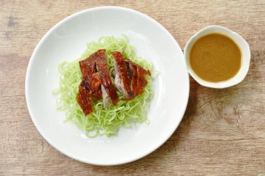  Dilim Tepesi Çin yumurta noodle kavrulmuş soya soslu ördek