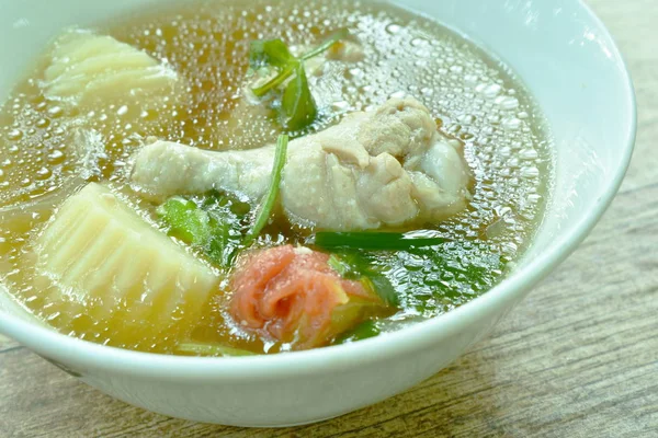 Perna Frango Fervida Com Sopa Batata Tigela — Fotografia de Stock