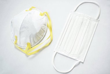  koruma burun ve ağız beyaz arka plan üzerinde için hijyenik maske
