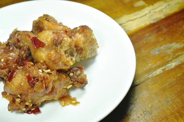  soyunma tatlı biber sosu çanak üzerinde çıtır çıtır kızarmış buffalo kanat