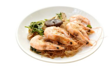 cam şehriye ve zencefil beyaz tabakta ile haşlanmış