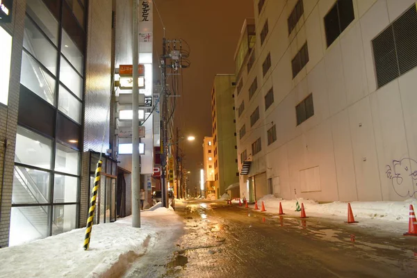 Edifício e luz LED na rua em Asahiyama Japão à noite — Fotografia de Stock