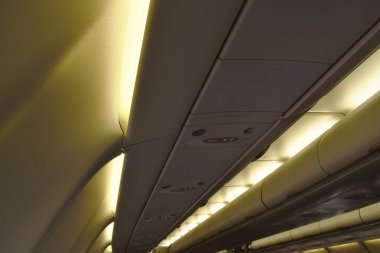  çatı üst ve ticari uçak kabinde lamba