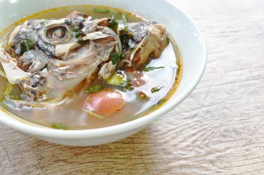  Baharatlı Tilapia baş balık haşlanmış tom yum çorbası kupa