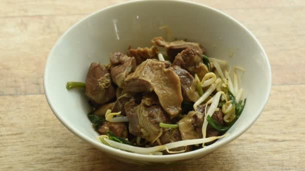 Ladle Pouping Brown Soup Braised Pork Bean Sprout Bowl — Stock Video