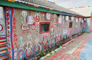  Caihongjuan veya Huang Yung-Fu boyama tarafından Tayvanlı emektar yenileme gökkuşağı köyü eski ev ve yeni destinatin dönüm için canlandırmak