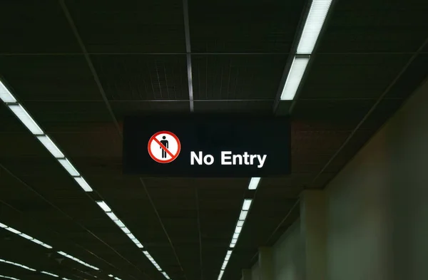 Pas de panneau d'entrée sur le plafond au terminal Don muang aéroport international Thaïlande — Photo