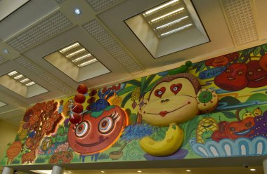 Taoyuan Uluslararası Havaalanı Tayvan Gate Terminal binasında sevimli meyve dekorasyon