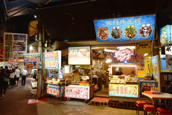 Ulica żywności na rynku nocnym w Tajwanie — Zdjęcie stockowe
