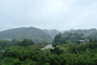 Shifen Tayvan DAHUA tren istasyonunda dağ peyzaj