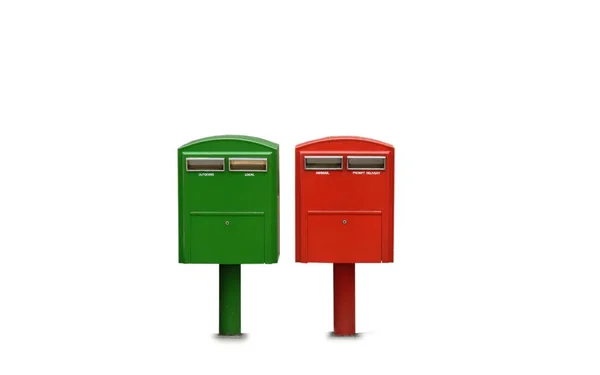 Röd Och Grön Postbox Vit Bakgrund — Stockfoto