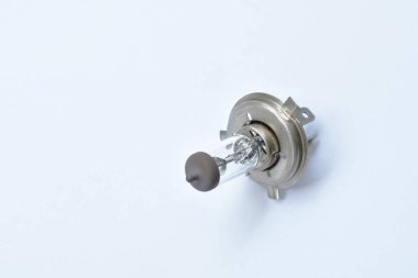  beyaz arka plan üzerinde araba halojen ampul araç yedek parçaları