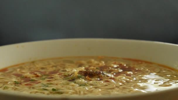 Humo Flotando Fideos Instantáneos Hervidos Agua Caliente Tazón — Vídeos de Stock