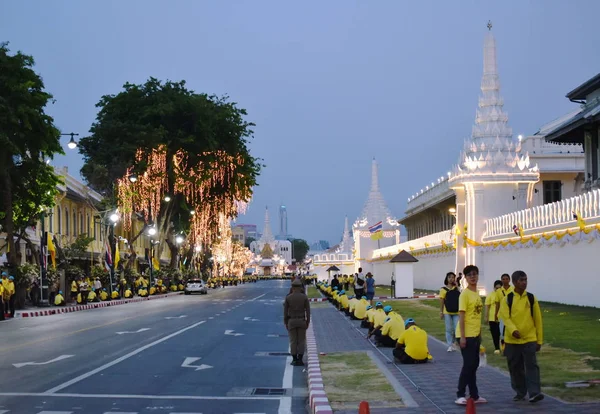 Thai people watching LED and bulb decoration on Ratchadamnoen road in coronation of king Rama 10 at Sanam Luang — Stock Photo, Image