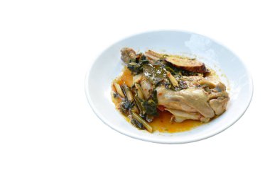 palte ot ve biber ile baharatlı tavuk uyluk ve bacak buğulama