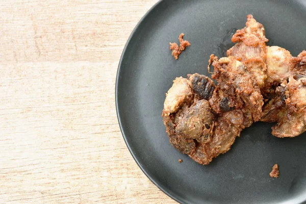 Hati ayam goreng dan gizzard di piring — Stok Foto