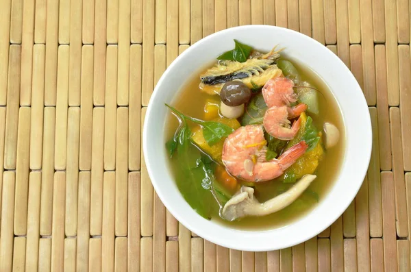Boiled spicy mixed vegetable with shrimp and smoked dry fish soup on bowl — Stock Image Boiled spicy mixed vegetable with shrimp and smoked dry fish soup on bowl Stock Photo