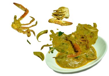 tabakta yüzen sarı köri kızarmış çiçek yengeç karıştırın