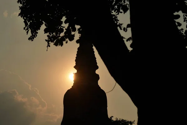 Σιλουέτα παγόδα στο Phra Nakhom αρχαίο βουδιστικό ναό της Ταϊλάνδης — Φωτογραφία Αρχείου