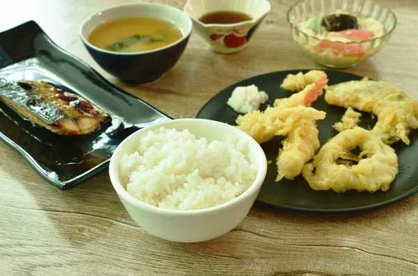 Riz Nature Manger Couple Grillé Saba Poisson Tempura Avec Soupe — Photo