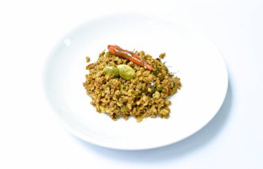  Kızarmış domuz kıyması ve yeşil körili fasulye.