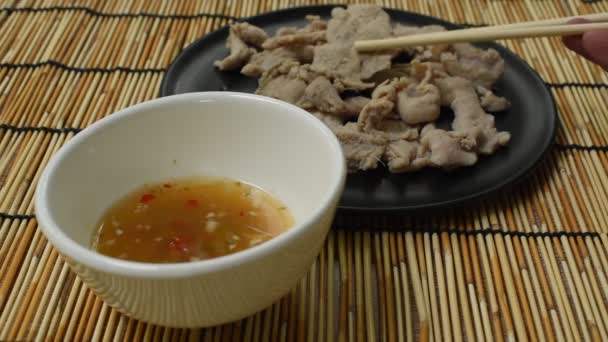 Boiled Pork Slice Picking Wooden Chopsticks Dipping Spicy Sauce — Stock Video