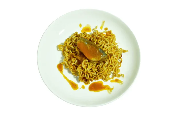 Άμεση Noodles Συμπλήρωση Σκουμπριού Ketchip Στο Πιάτο — Φωτογραφία Αρχείου