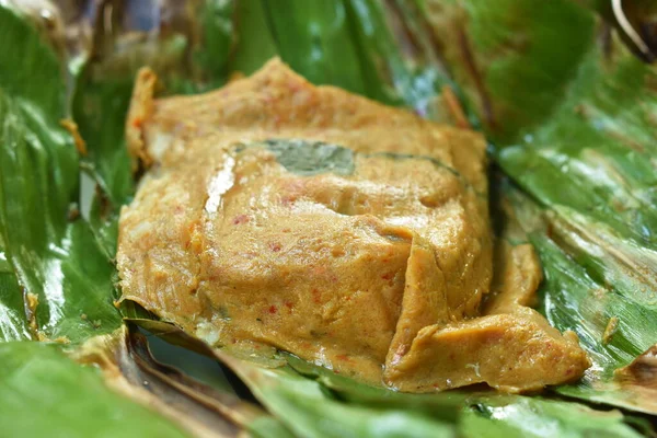 Grillezett Curry Hal Banánlevélbe Csomagolt Úszó Rák Húsa — Stock Fotó