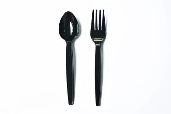 黑色塑料勺子和叉子 用于白色底座上的单个 — 图库照片