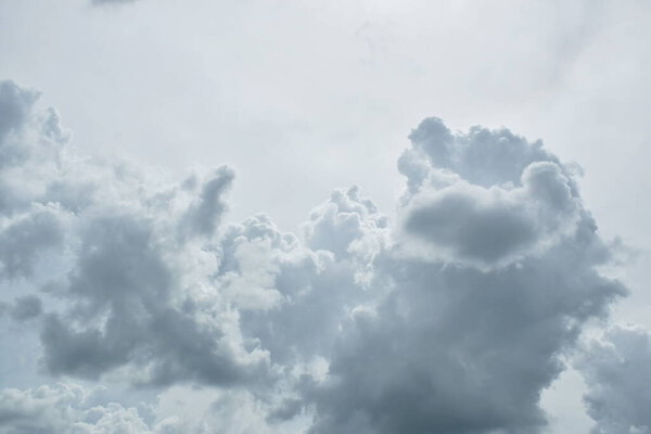 big cloud spreading on sky in sunny day