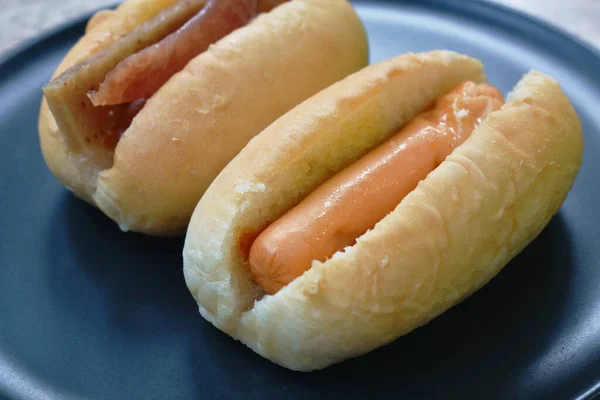 Hot Dog Gefüllte Chinesische Schweinewurst Mit Sauce Auf Teller — Stockfoto