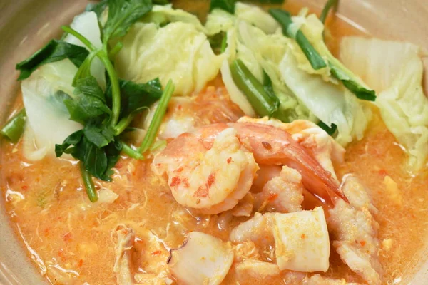 Seafood Sukiyaki Rebus Dalam Sup Dengan Saus — Stok Foto