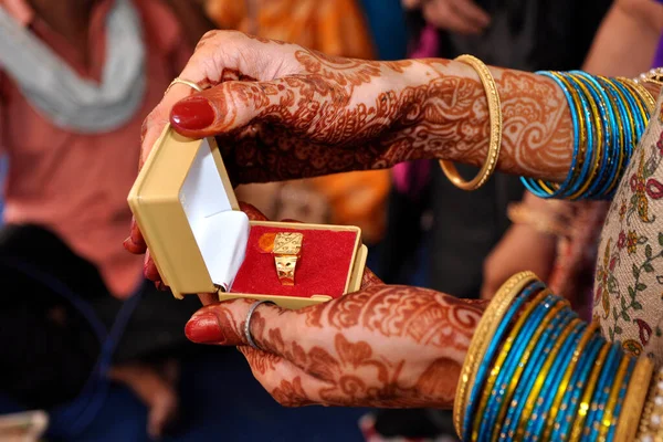 Anillo Bodas Para Una Promesa Compromiso Para Estar Juntos —  Fotos de Stock