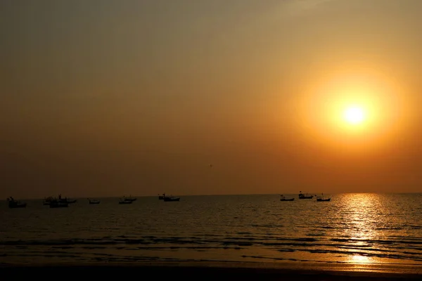 Coucher Soleil Sur Une Belle Plage Bondée Gens — Photo