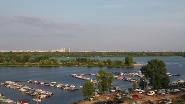 キエフ 収納映像でドニエプル川の航空写真 — ストック動画