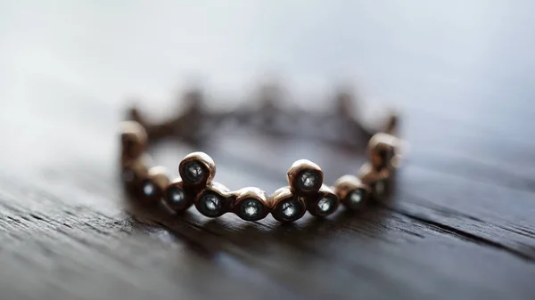 Crown Ring 'i kapat