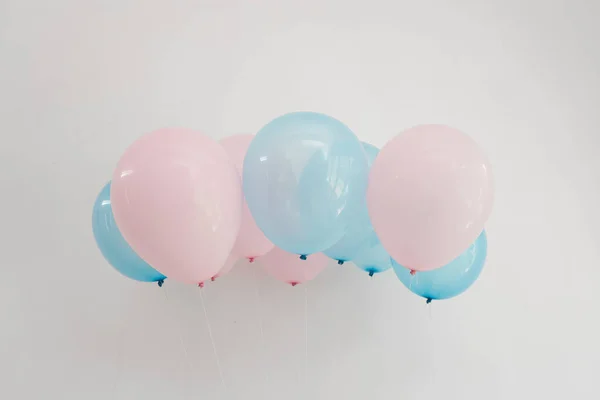 Pembe ve Açık Mavi Balon