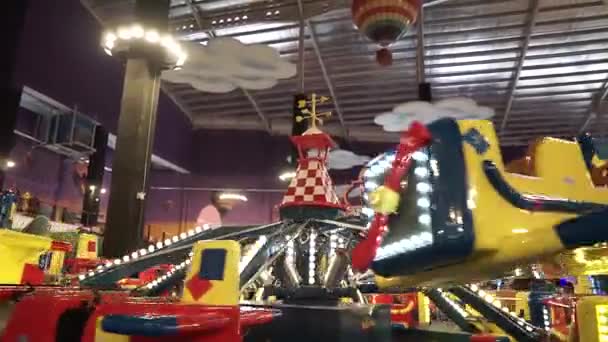 Permainan Mesin Carousel Taman Hiburan — Stok Video