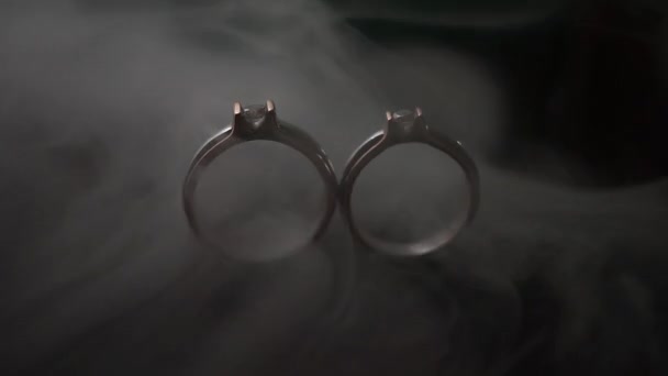 Belle Bague Mariage Close Avec Fumée Brouillard — Video