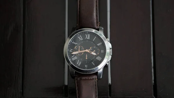 Relógio Velho Uma Parede Madeira — Fotografia de Stock