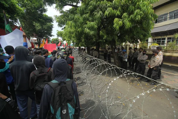 Jember Doğu Java Endonezya 8 Ekim 2020 Omnibus Hukuku Toplu Gençlik Örgütleri Gösterisi DPRD Jember 'inde